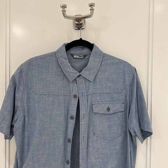 Stio Men’s shortsleeve button down shirt. Chambray. Size medium. - Picture 3 of 7